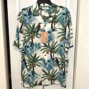 ACCEPTING OFFERS! Caribbean size L button up shirt with parrots and palm trees